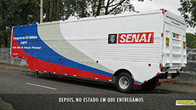 Veículo reformado pela Hidraucam com a colocação de Plataforma Hidráulica