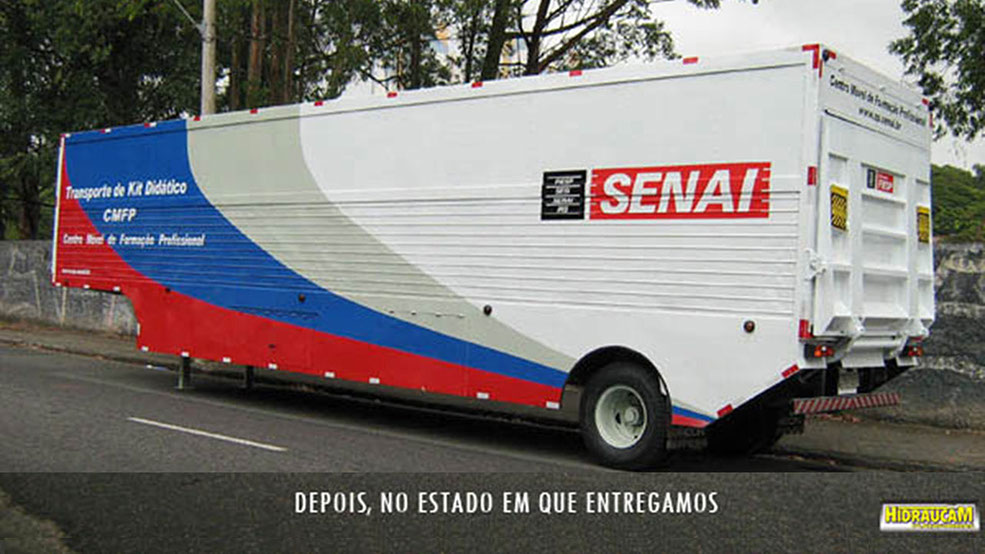 Veículo reformado pela Hidraucam com a colocação de Plataforma Hidráulica