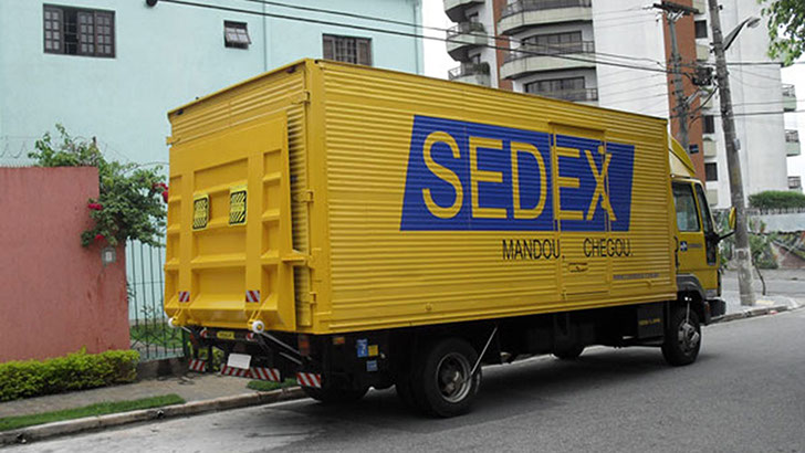 Plataforma Hidráulica Elevatória fabricada pela HIDRAUCAM - Instaladas em veículos dos Correios